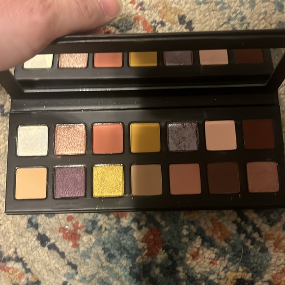 Kylie eyeshadow palette - Picture 2 of 6